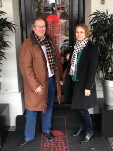 Voorbereiding Lunchwebinar in Red Sun Amsterdam Robert Mares met sales superster Petra Iuliano 